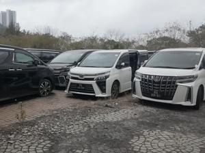 Waduh! Alphard-Rolls Royce Terbengkalai di Hotel Bintang 5