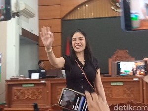 Nikita Mirzani Mengintip Peluang Bebas Lewat PK