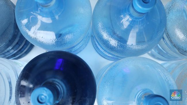 Sumber Air Minum Isi Ulang Ada di Sentul, Truk Ngisi Cuma Bayar Segini