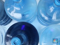 Sumber Air Minum Isi Ulang Ada di Sentul, Truk Ngisi Cuma Bayar Segini