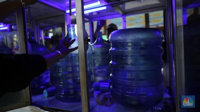 Harga Air Minum Isi Ulang Tak Semahal Aqua Cs, Kok Bisa?