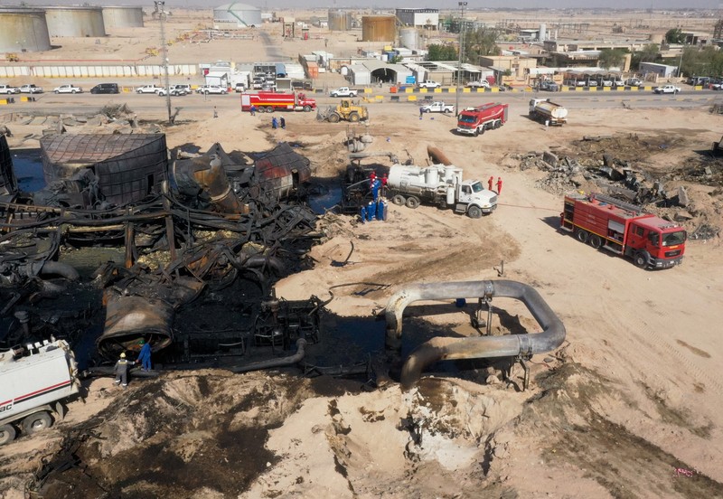 Pemandangan drone menunjukkan akibat kebakaran pipa minyak di ladang minyak Zubair di Basra, Irak, 28 Oktober 2025. Pemandangan drone menunjukkan akibat kebakaran pipa minyak di ladang minyak Zubair di Basra, Irak, 28 Oktober 2025. (REUTERS/Essam Al-Sudani)