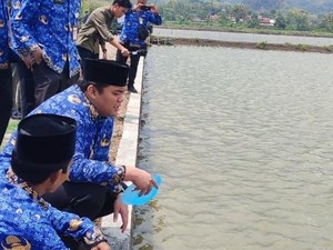 Ngantor di Desa Ujungwatu, Bupati Jepara Dorong Hilirisasi Produk Bandeng