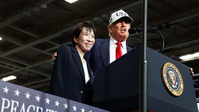 Trump dan PM Takaichi Pamer Keakraban di Kapal Induk Nuklir