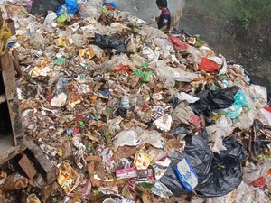 Rumpin di Bawah Bayang Limbah Beracun