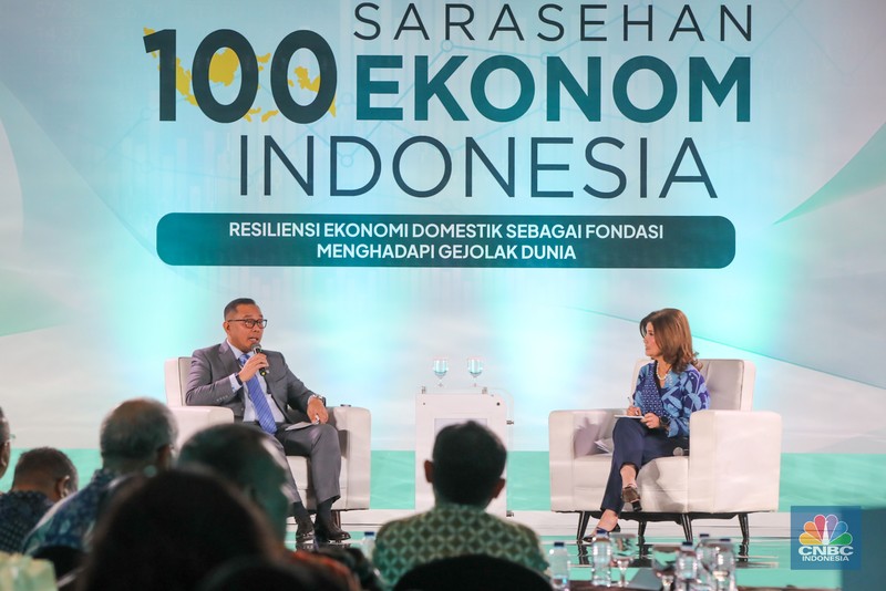 Direktur EKSEKUTIF INDEF, Esther Sri Astuti saat menyampaikan paparan dalam acara Sarasehan 100 Ekonom di Menara Bank Mega, Jakarta, Selasa (28/10/2025). (CNBC Indonesia/Faisal Rahman) Direktur EKSEKUTIF INDEF, Esther Sri Astuti saat menyampaikan paparan dalam acara Sarasehan 100 Ekonom di Menara Bank Mega, Jakarta, Selasa (28/10/2025). (CNBC Indonesia/Faisal Rahman)