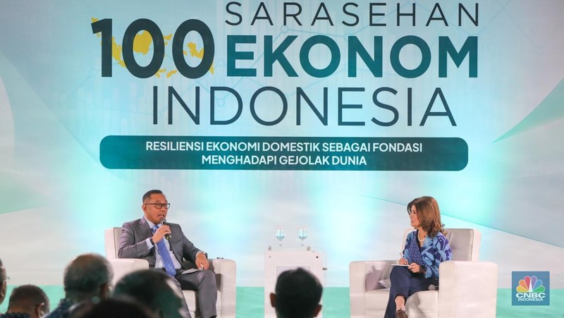 Direktur EKSEKUTIF INDEF, Esther Sri Astuti saat menyampaikan paparan dalam acara Sarasehan 100 Ekonom di Menara Bank Mega, Jakarta, Selasa (28/10/2025). (CNBC Indonesia/Faisal Rahman) Direktur EKSEKUTIF INDEF, Esther Sri Astuti saat menyampaikan paparan dalam acara Sarasehan 100 Ekonom di Menara Bank Mega, Jakarta, Selasa (28/10/2025). (CNBC Indonesia/Faisal Rahman)