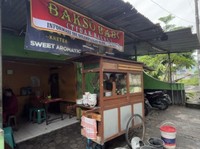 Viral Warung Bakso Babi Pasang Logo Dewan Masjid, Begini Mulanya