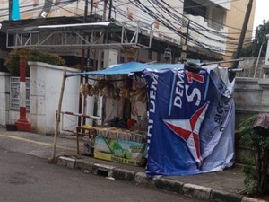 Jalur Tunanetra di Grogol Diserobot Warung, Pemprov Bakal Tertibkan