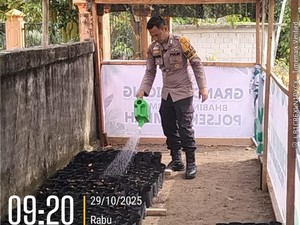 Bhabin Polres Rohul Semai 1.000 Bibit di Bank Pohon Dukung Green Policing