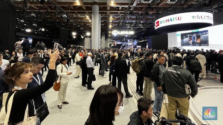 Daihatsu Motor Co., Ltd. di Jepang menghadirkan berbagai kendaraan di ajang Japan Mobility Show 2025 (JMS) yang berlangsung pada 29 Oktober–9 November 2025 di Tokyo Big Sight, Jepang.  Terdapat total 8 unit model Daihatsu, yang 4 di antaranya adalah mobil konsep Midget X, K-OPEN, K-VISION, KAYOIBAKO-K. Daihatsu Motor Co., Ltd. di Jepang menghadirkan berbagai kendaraan di ajang Japan Mobility Show 2025 (JMS) yang berlangsung pada 29 Oktober–9 November 2025 di Tokyo Big Sight, Jepang. (CNBC Indonesia/Ferry Sandi)