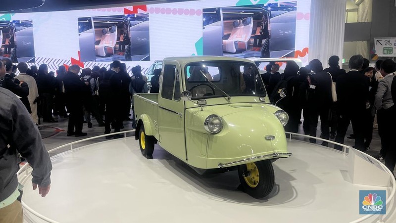 Daihatsu Motor Co., Ltd. di Jepang menghadirkan berbagai kendaraan di ajang Japan Mobility Show 2025 (JMS) yang berlangsung pada 29 Oktober–9 November 2025 di Tokyo Big Sight, Jepang. (CNBC Indonesia/Ferry Sandi)