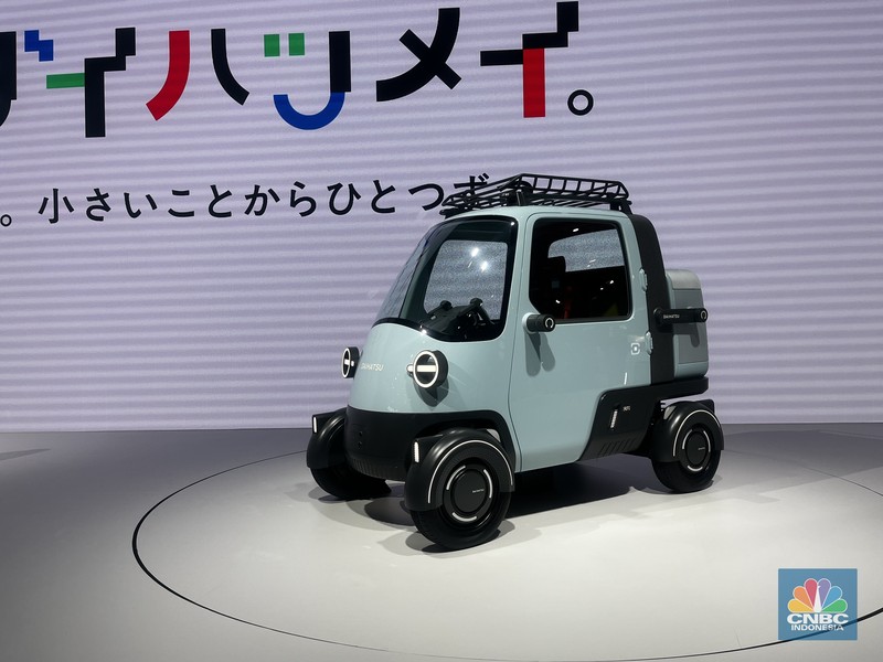 Daihatsu Motor Co., Ltd. di Jepang menghadirkan berbagai kendaraan di ajang Japan Mobility Show 2025 (JMS) yang berlangsung pada 29 Oktober–9 November 2025 di Tokyo Big Sight, Jepang.  Terdapat total 8 unit model Daihatsu, yang 4 di antaranya adalah mobil konsep Midget X, K-OPEN, K-VISION, KAYOIBAKO-K. Daihatsu Motor Co., Ltd. di Jepang menghadirkan berbagai kendaraan di ajang Japan Mobility Show 2025 (JMS) yang berlangsung pada 29 Oktober–9 November 2025 di Tokyo Big Sight, Jepang. (CNBC Indonesia/Ferry Sandi)