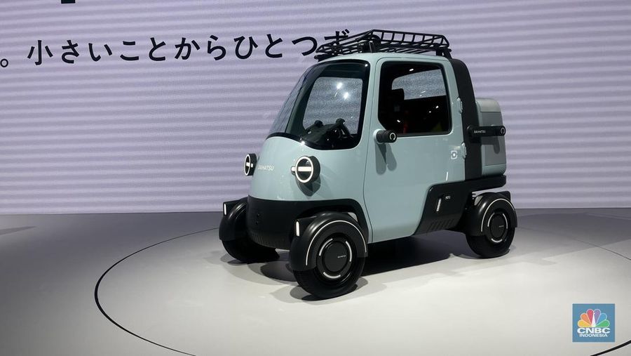 Daihatsu Motor Co., Ltd. di Jepang menghadirkan berbagai kendaraan di ajang Japan Mobility Show 2025 (JMS) yang berlangsung pada 29 Oktober–9 November 2025 di Tokyo Big Sight, Jepang.  Terdapat total 8 unit model Daihatsu, yang 4 di antaranya adalah mobil konsep Midget X, K-OPEN, K-VISION, KAYOIBAKO-K. Daihatsu Motor Co., Ltd. di Jepang menghadirkan berbagai kendaraan di ajang Japan Mobility Show 2025 (JMS) yang berlangsung pada 29 Oktober–9 November 2025 di Tokyo Big Sight, Jepang. (CNBC Indonesia/Ferry Sandi)