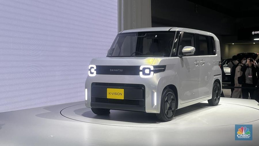 Daihatsu Motor Co., Ltd. di Jepang menghadirkan berbagai kendaraan di ajang Japan Mobility Show 2025 (JMS) yang berlangsung pada 29 Oktober–9 November 2025 di Tokyo Big Sight, Jepang.  Terdapat total 8 unit model Daihatsu, yang 4 di antaranya adalah mobil konsep Midget X, K-OPEN, K-VISION, KAYOIBAKO-K. Daihatsu Motor Co., Ltd. di Jepang menghadirkan berbagai kendaraan di ajang Japan Mobility Show 2025 (JMS) yang berlangsung pada 29 Oktober–9 November 2025 di Tokyo Big Sight, Jepang. (CNBC Indonesia/Ferry Sandi)