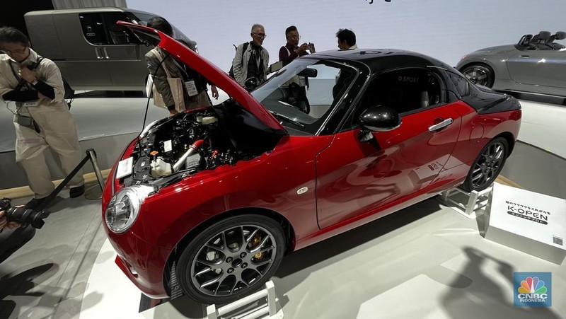 Daihatsu Motor Co., Ltd. di Jepang menghadirkan berbagai kendaraan di ajang Japan Mobility Show 2025 (JMS) yang berlangsung pada 29 Oktober–9 November 2025 di Tokyo Big Sight, Jepang. (CNBC Indonesia/Ferry Sandi)