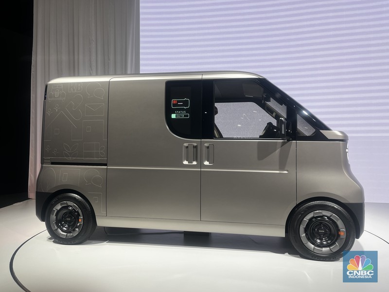 Daihatsu Motor Co., Ltd. di Jepang menghadirkan berbagai kendaraan di ajang Japan Mobility Show 2025 (JMS) yang berlangsung pada 29 Oktober–9 November 2025 di Tokyo Big Sight, Jepang.  Terdapat total 8 unit model Daihatsu, yang 4 di antaranya adalah mobil konsep Midget X, K-OPEN, K-VISION, KAYOIBAKO-K. Daihatsu Motor Co., Ltd. di Jepang menghadirkan berbagai kendaraan di ajang Japan Mobility Show 2025 (JMS) yang berlangsung pada 29 Oktober–9 November 2025 di Tokyo Big Sight, Jepang. (CNBC Indonesia/Ferry Sandi)