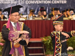 Dikha Aura Farming Tampil saat Wisuda, Rektor Ungkap Unilak Kampus Budaya