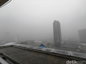 Hujan Deras Disertai Petir Guyur Jakarta Sore Ini