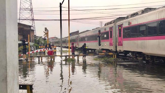 Banjir di Jalur Tawang-Alastua, Ini Daftar KA Dibatalkan dan Dialihkan