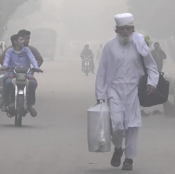 Kabut Asap Tebal Selimuti Lahore, Udara Masuk Kategori Berbahaya
