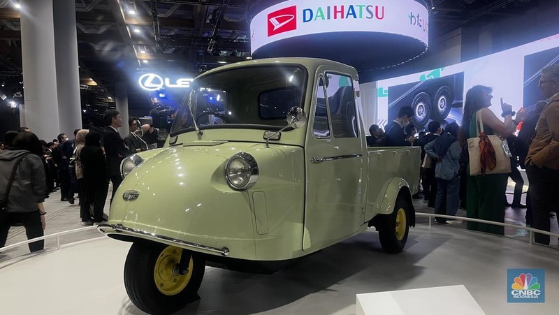 Kendaraan mungil yang sempat merajai jalanan Jakarta, yakni bemo kini kembali dalam di ajang Japan Mobility Show 2025 yang digelar di Tokyo, pada periode 29 Oktober hingga 9 November 2025. Kendaraan mungil yang sempat merajai jalanan Jakarta, yakni bemo kini kembali dalam di ajang Japan Mobility Show 2025 yang digelar di Tokyo, pada periode 29 Oktober hingga 9 November 2025. (CNBC Indonesia/Ferry Sandi)