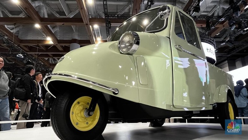 Kendaraan mungil yang sempat merajai jalanan Jakarta, yakni bemo kini kembali dalam di ajang Japan Mobility Show 2025 yang digelar di Tokyo, pada periode 29 Oktober hingga 9 November 2025. Kendaraan mungil yang sempat merajai jalanan Jakarta, yakni bemo kini kembali dalam di ajang Japan Mobility Show 2025 yang digelar di Tokyo, pada periode 29 Oktober hingga 9 November 2025. (CNBC Indonesia/Ferry Sandi)