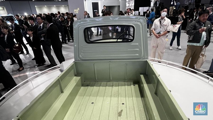 Kendaraan mungil yang sempat merajai jalanan Jakarta, yakni bemo kini kembali dalam di ajang Japan Mobility Show 2025 yang digelar di Tokyo, pada periode 29 Oktober hingga 9 November 2025. Kendaraan mungil yang sempat merajai jalanan Jakarta, yakni bemo kini kembali dalam di ajang Japan Mobility Show 2025 yang digelar di Tokyo, pada periode 29 Oktober hingga 9 November 2025. (CNBC Indonesia/Ferry Sandi)