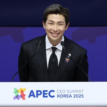 Potret RM BTS Pidato di APEC 2025, Bahas Peran K-Pop dalam Ekonomi