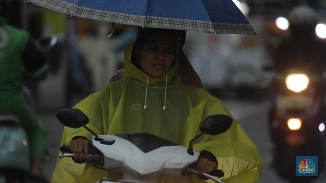 Jangan Lakukan Ini Saat Hujan, Ada Bahaya Paparan Mikroplastik
