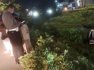 Pikap Terjun ke Kanal Aroepala Gowa gegara Sopir Hindari Kucing