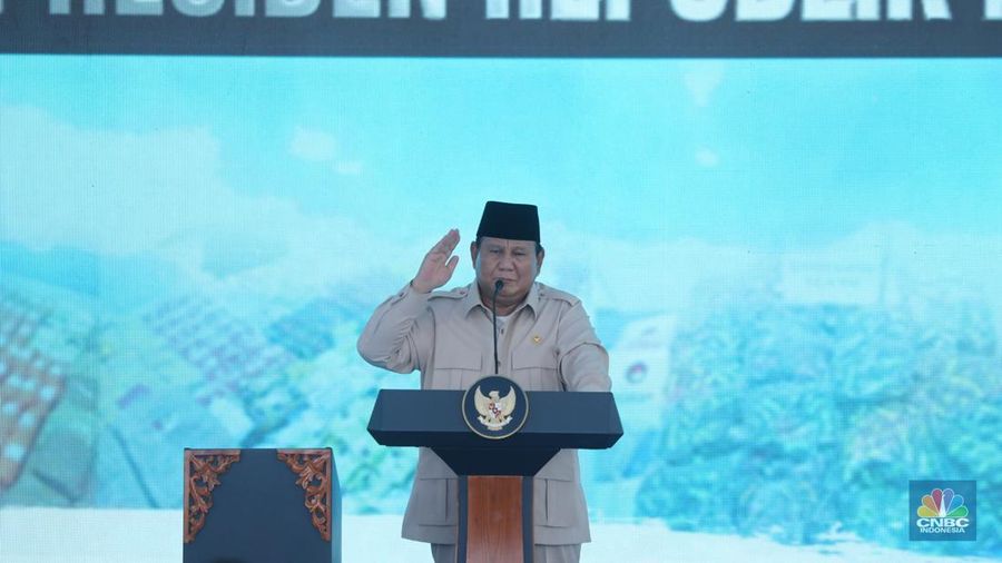 Presiden Prabowo Subianto menghadiri pemusnahan barang bukti narkotika di Mabes Polri, Jakarta, Rabu (29/10/2025). Sebanyak 2,1 ton barang bukti narkotika akan dimusnahkan. (CNBC Indonesia/Tri Susilo)