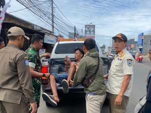 Satpol PP Amankan ODGJ di Pandeglang Ngamuk-Rusak Mobil Warga