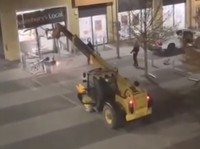 Rampok Angkut Mesin ATM dari Toko Pakai Alat Berat, Kabur Pakai Mobil