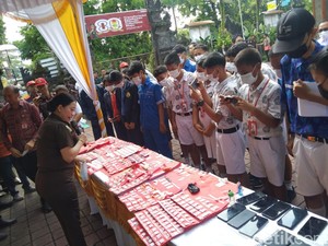 Siswa di Tabanan Antusias Saksikan Pemusnahan Barang Bukti Narkotika