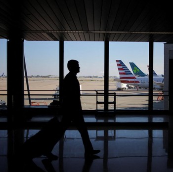 Shutdown AS Makan Korban: Petugas Udara Terpaksa Kerja Tambahan