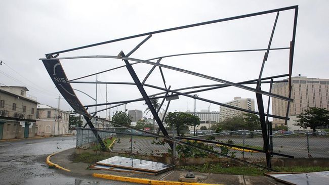 Badai Terkuat Bumi 'Gulung' Amerika, Atap Terbang-Darat Jadi Lautan