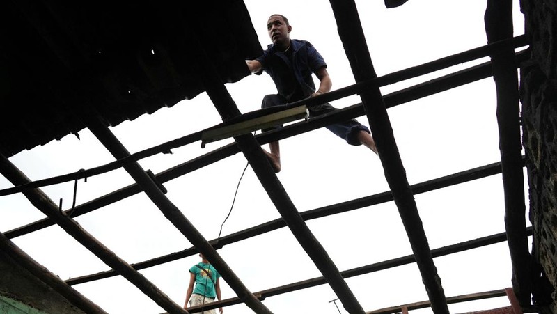 STORM-MELISSA/CUBA A man herds cattle along the coastline ahead of Hurricane Melissa's landfall, in Santiago de Cuba, Cuba, October 28, 2025. REUTERS/Norlys Perez     TPX IMAGES OF THE DAY