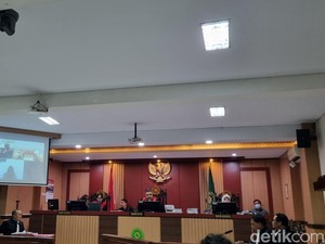 2 Terdakwa Mafia Tanah Mbah Tupon Dituntut 2,5 dan 1 Tahun Penjara