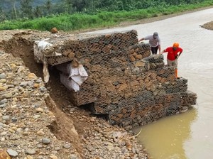 Baru Dibangun Tanggul Sungai Trenggalek Ambrol Dihantam Banjir