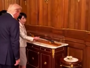 Video: PM Jepang Beri Hadiah Trump Stik Golf Mendiang Shinzo Abe