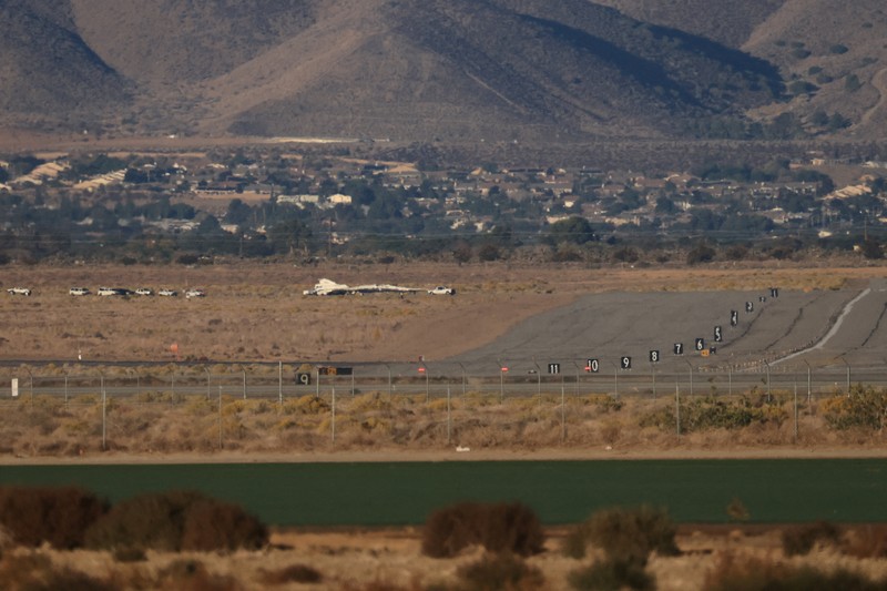 USA-SUPERSONIC/ Jet supersonik terbaru milik NASA, X-59, berhasil lepas landas dari Pangkalan Angkatan Udara AS 42 di Palmdale, California, Selasa pagi (28/10).  REUTERS/David Swanson