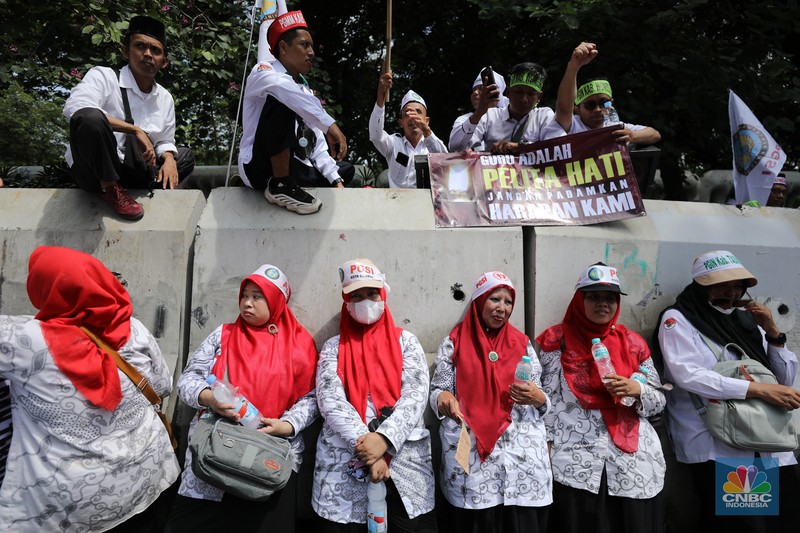 Aksi Demo ribuan guru honener di Kawasan Monumen Nasional (Monas), Jakarta, Kamis (30/10/2025). (CNBC Indonesia/Tri Susilo) Aksi Demo ribuan guru honener di Kawasan Monumen Nasional (Monas), Jakarta, Kamis (30/10/2025). (CNBC Indonesia/Tri Susilo)