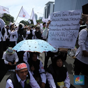 Ribuan Guru Honorer Kepung Monas, Gelar Aksi Damai Tuntut Ini