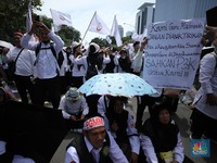 Ribuan Guru Honorer Kepung Monas, Gelar Aksi Damai Tuntut Ini