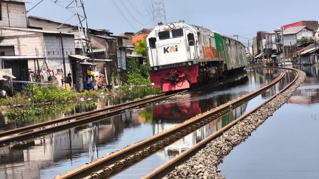 Banjir Mulai Surut, Jalur KA Semarang Tawang-Alastua Akhirnya Dibuka