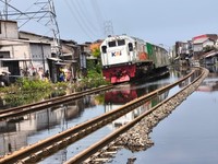 Banjir Mulai Surut, Jalur KA Semarang Tawang-Alastua Akhirnya Dibuka