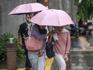 Mengapa Gampang Kena Flu dan Batuk di Musim Hujan?