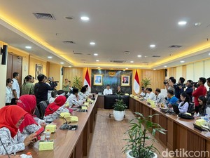 Guru Madrasah Tuntut Diangkat Jadi PPPK, Istana Bilang Begini