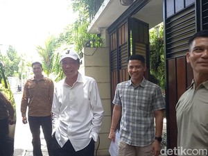 Jokowi Pakai Topi Inisial J, Apa Artinya?